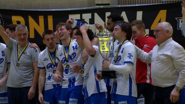 Equipe avec le trophée